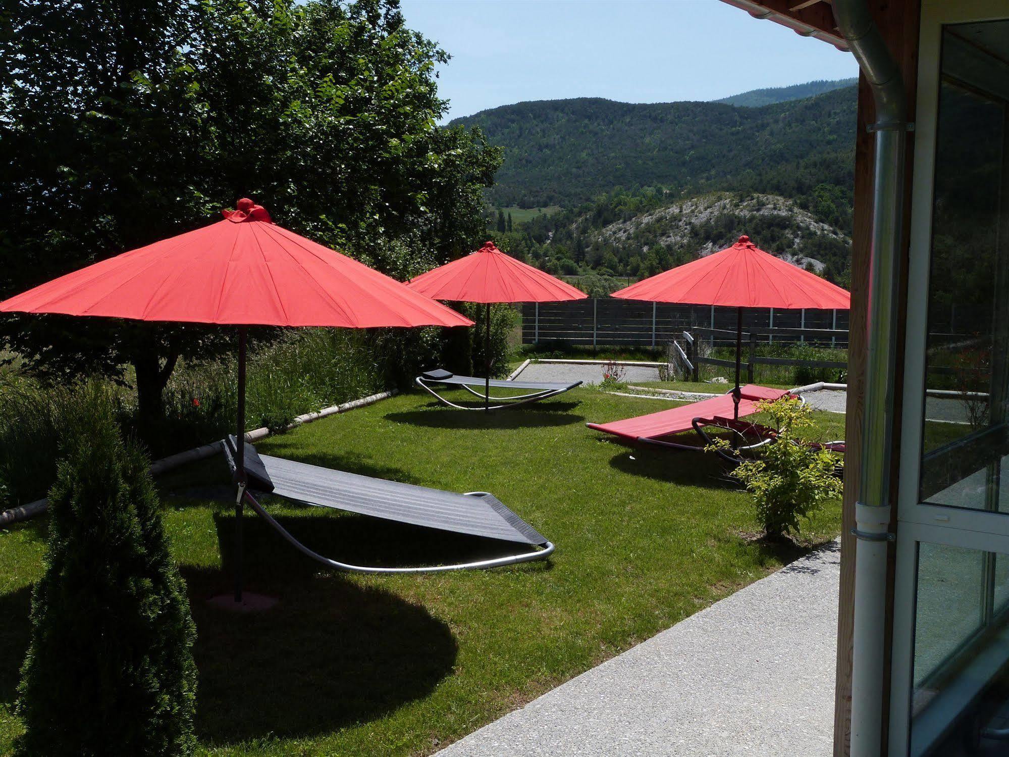 Ax Hotel Spa & Restaurant Chorges Exterior photo